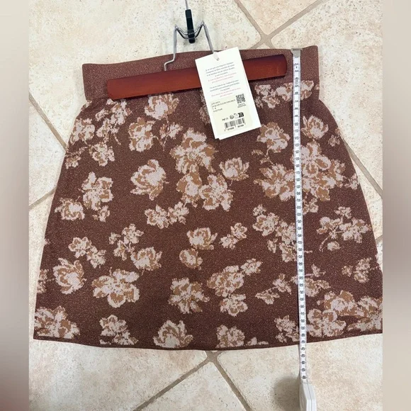 Sezane Charles jumper and Anita skirt set - Picture 8 of 9